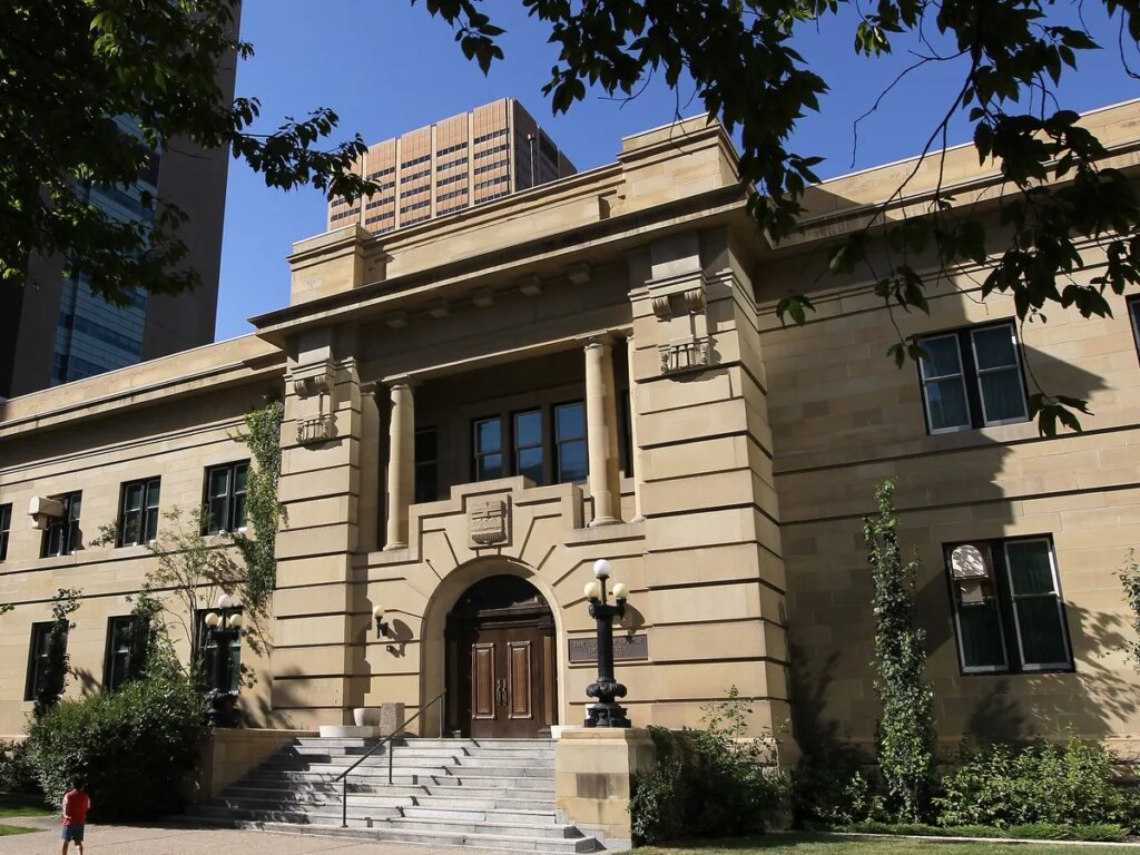 Alberta judge gives 'dangerous' refugee drug dealer more time to dodge deportation Alberta judge gives 'dangerous' refugee drug dealer more time to dodge deportation
