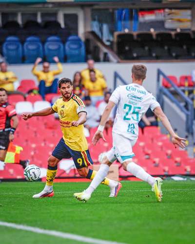 América gana y toma el liderato América gana y toma el liderato