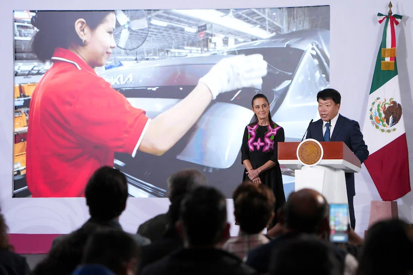 Authorities capture ‘R1,’ Navy backs US $115M sargassum strategy and Kia commits $649M to EVs Authorities capture 'R1,' Navy backs US $115M sargassum strategy and Kia commits $649M to EVs