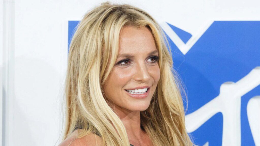 Britney Spears Mystery Man Fuels Romance Buzz Again Britney Spears Mystery Man Fuels Romance Buzz Again