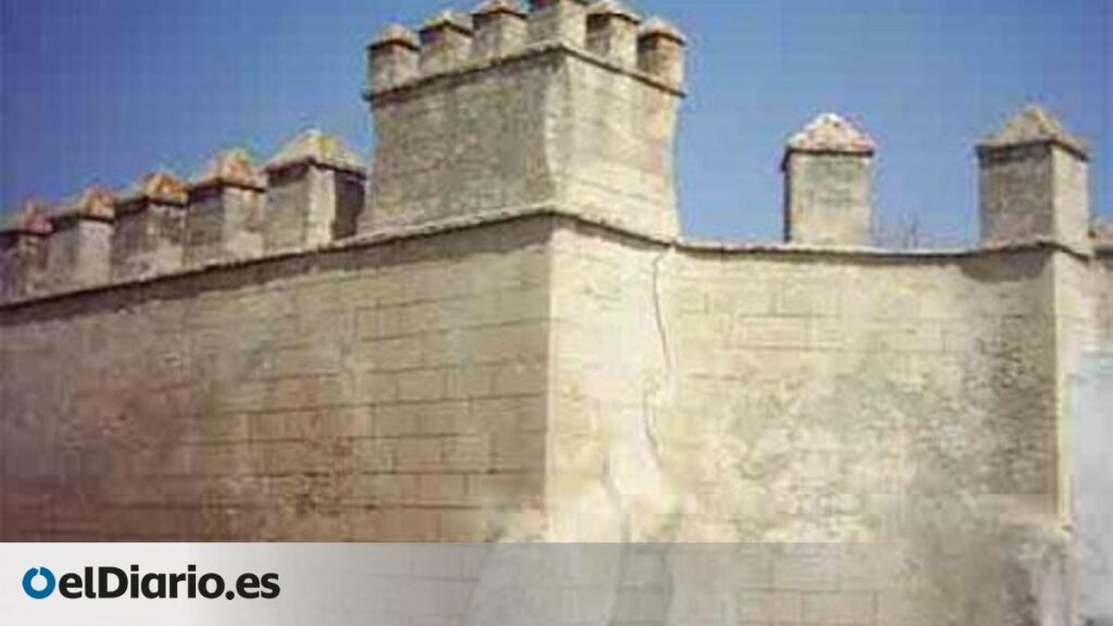 Construida entre los siglos XIII y XIV, bajo esta fortaleza gaditana se han hallado materiales de épocas tartésicas, púnicas y romanas Construida entre los siglos XIII y XIV, bajo esta fortaleza gaditana se han hallado materiales de épocas tartésicas, púnicas y romanas