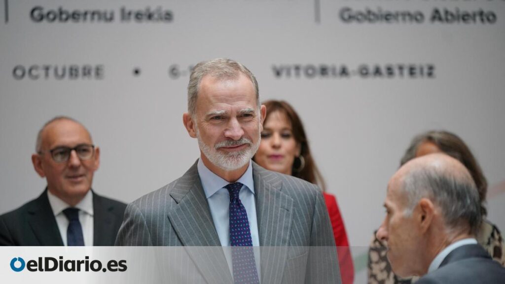 El rey se muestra “indignado” ante lo ocurrido en Ceuta y pide que el Estado vele por la seguridad El rey se muestra "indignado" ante lo ocurrido en Ceuta y pide que el Estado vele por la seguridad