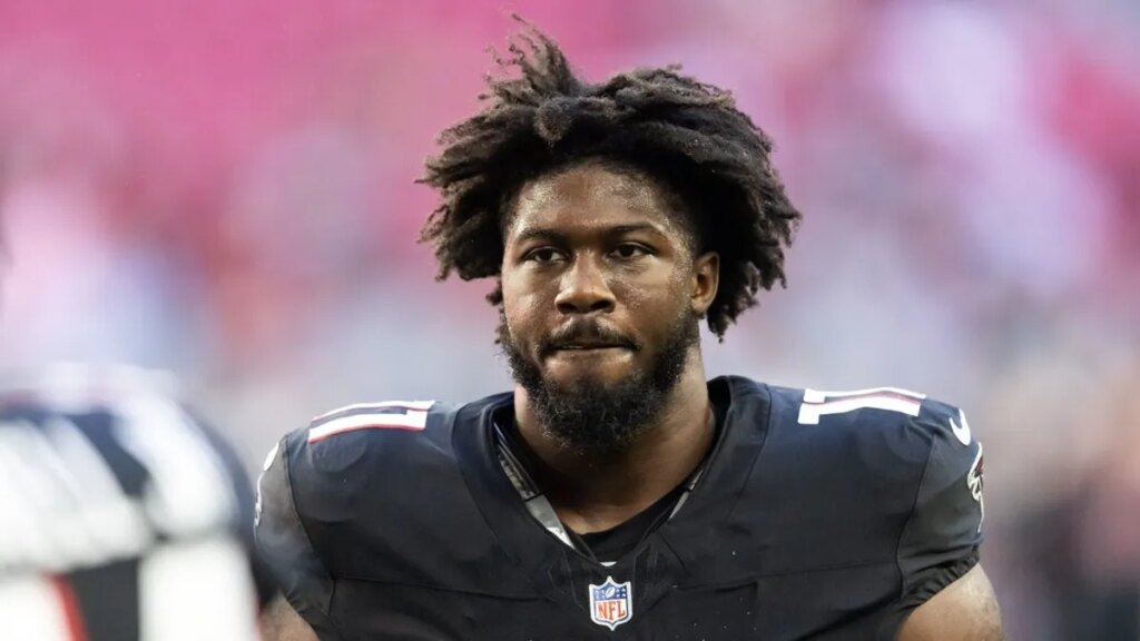 Falcons DE Jalon Walker carted off with leg injury Falcons DE Jalon Walker carted off with leg injury