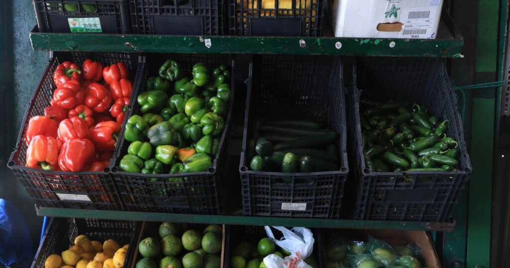 How to Shop at a Farmers Market and Actually Use What You Buy How to Shop at a Farmers Market and Actually Use What You Buy