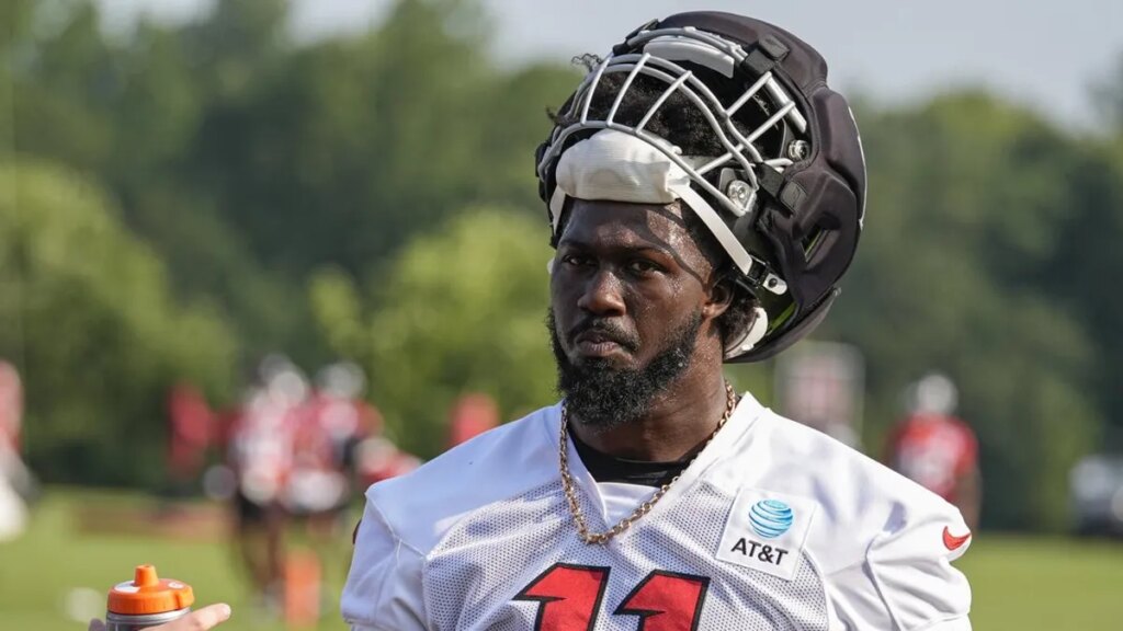 Report: Falcons’ Jalon Walker sustained torn ACL Report: Falcons' Jalon Walker sustained torn ACL