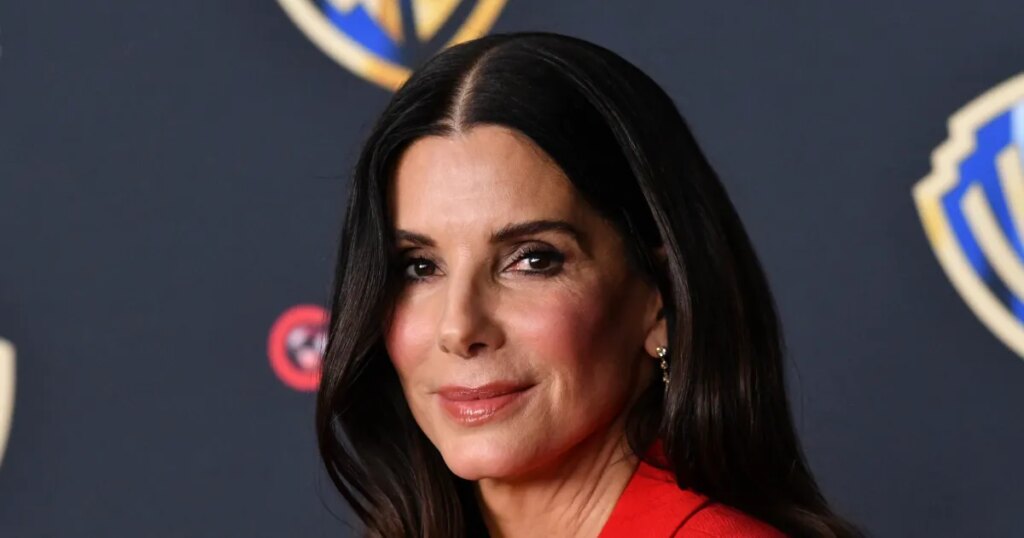 Sandra Bullock’s Roomy Travel Bag Style Is $40 on Amazon Sandra Bullock's Roomy Travel Bag Style Is $40 on Amazon