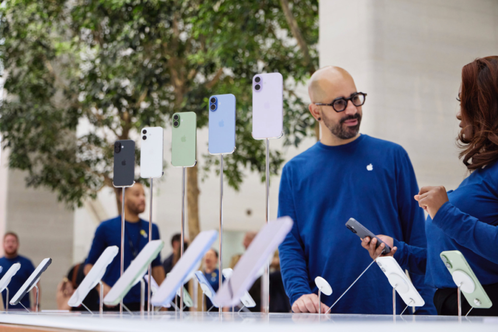 Should you still buy your next smartphone — or subscribe to it instead? Should you still buy your next smartphone — or subscribe to it instead?