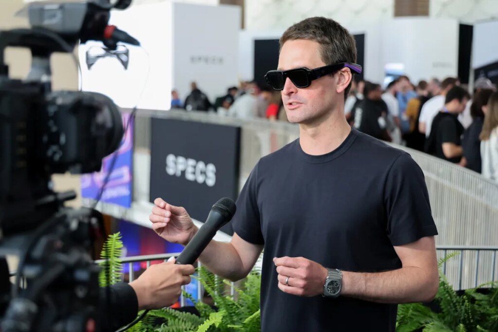 Snap CEO sidesteps Specs preorder questions on Q2 earnings call Snap CEO sidesteps Specs preorder questions on Q2 earnings call