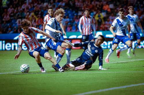 Sufren las Chivas y rescatan el empate 1-1 en su visita a Puebla Sufren las Chivas y rescatan el empate 1-1 en su visita a Puebla