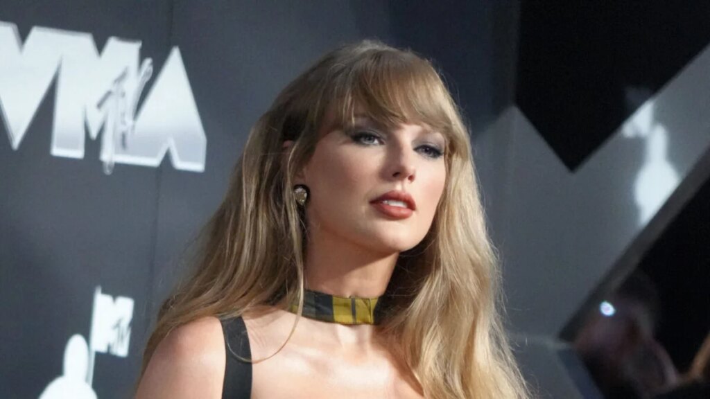 Taylor Swift’s Father Reportedly Made A Secret Deal To Protect Her Taylor Swift’s Father Reportedly Made A Secret Deal To Protect Her