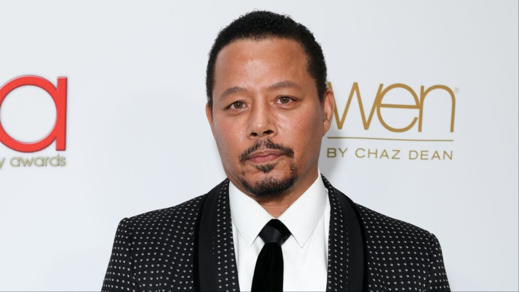 Terrence Howard Wrangles Critter In Dramatic Video & Fans React Terrence Howard Wrangles Critter In Dramatic Video & Fans React
