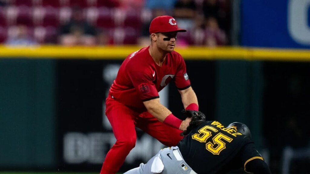 Walk-filled third inning helps Pirates beat Reds, snap 4-game skid Walk-filled third inning helps Pirates beat Reds, snap 4-game skid